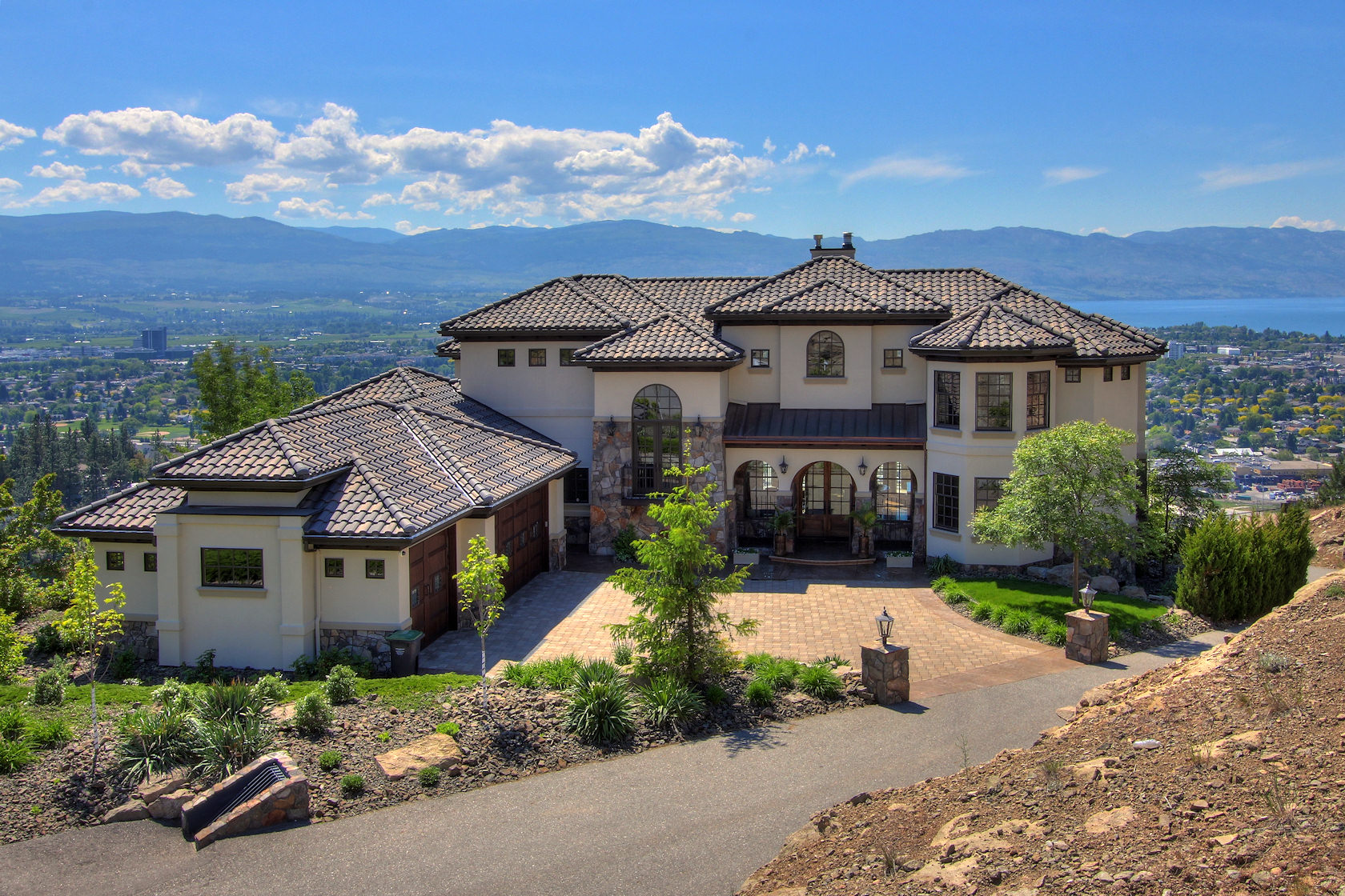 1113 Parkbluff, Kelowna, Luxury Home with lakeview