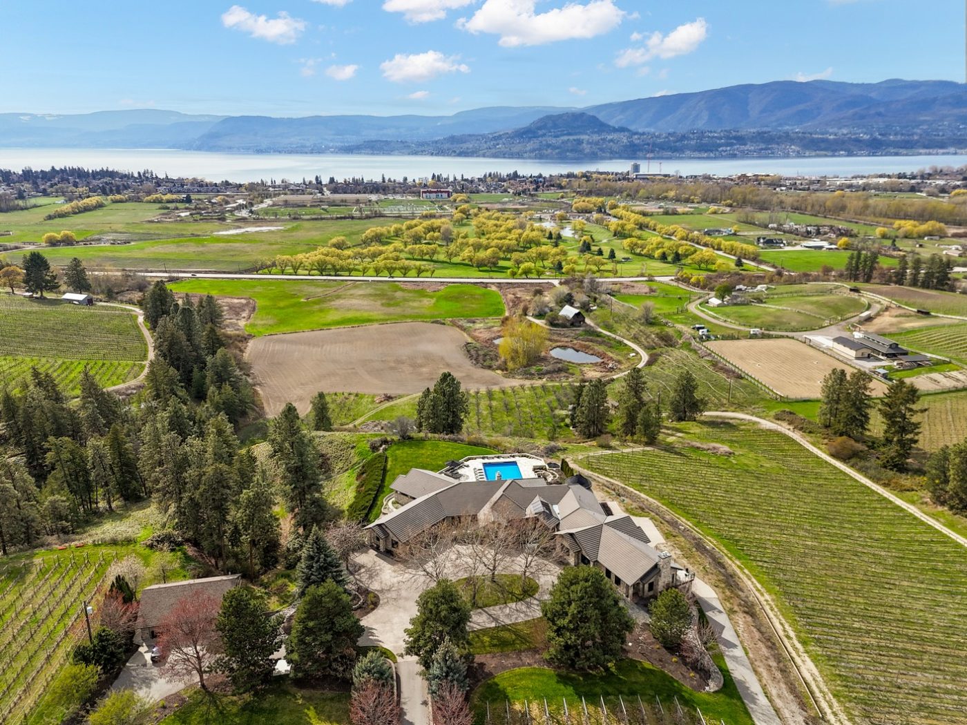 Luxury Acreages for Sale in Kelowna & the Okanagan
